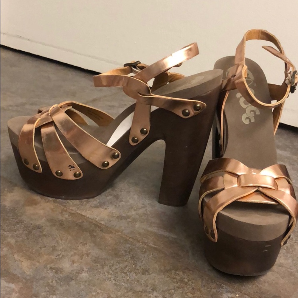 Platform sandals !